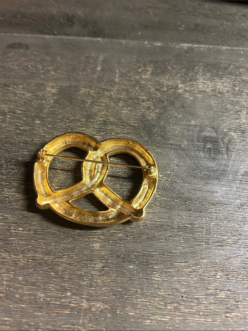 Gold Pretzel Brooch Pin - Women's‎ Jewelry